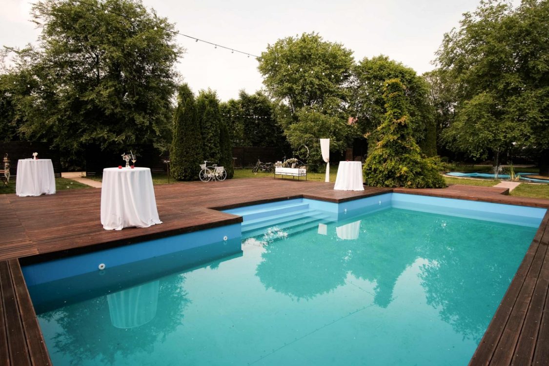 Locatiile TreeHouse - locatii de nunti in aer liber in natura - top locatii de nunta la padure-piscina