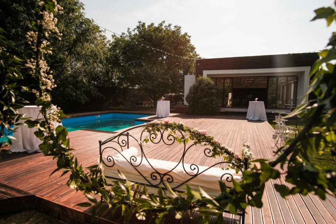 Locatiile TreeHouse - locatii de nunti in aer liber in natura - top locatii de nunta la padure-piscina